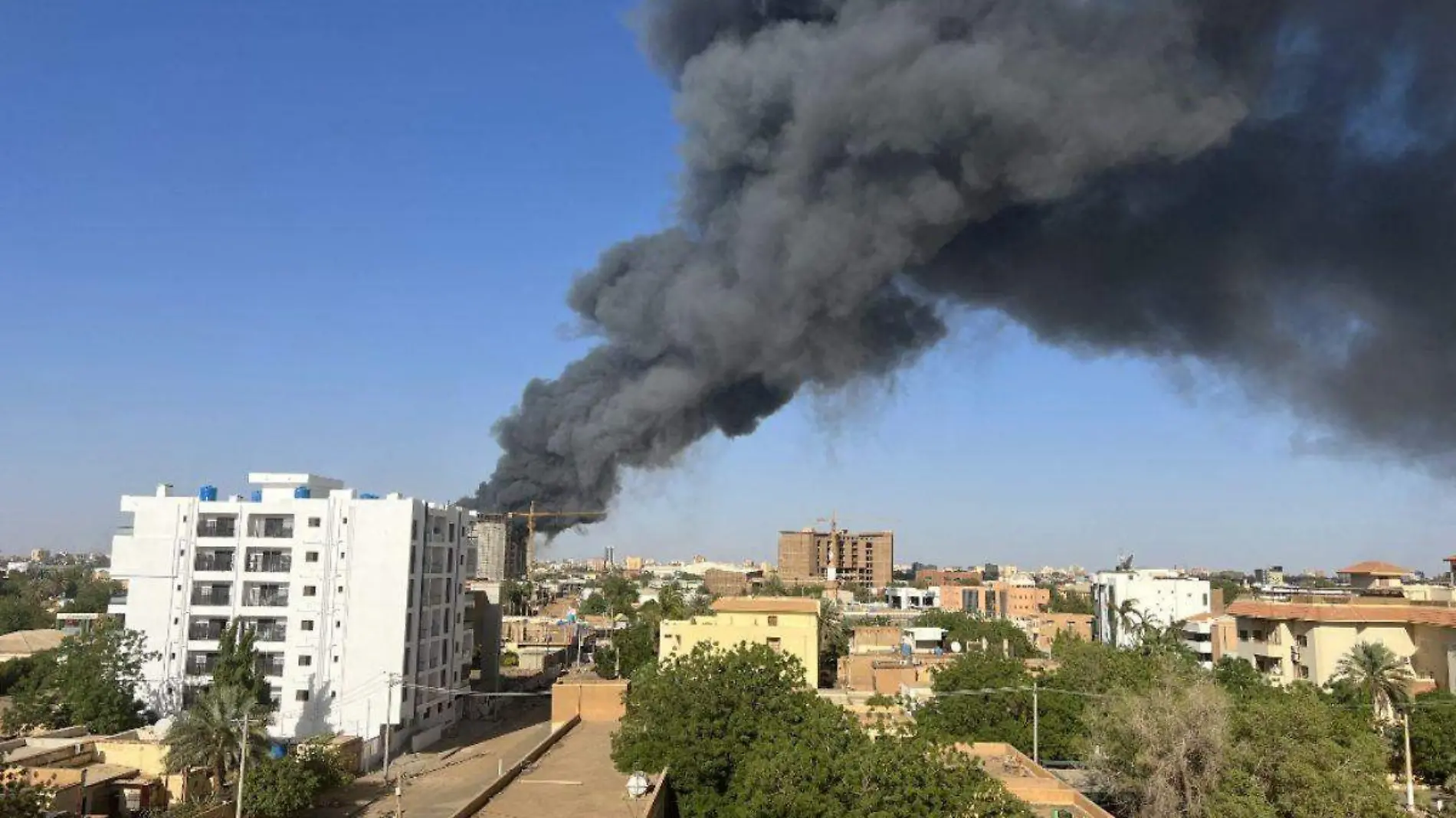 Conflicto en Sudán deja más de 300 personas muertas y 3 mil heridas, asegura la OMS